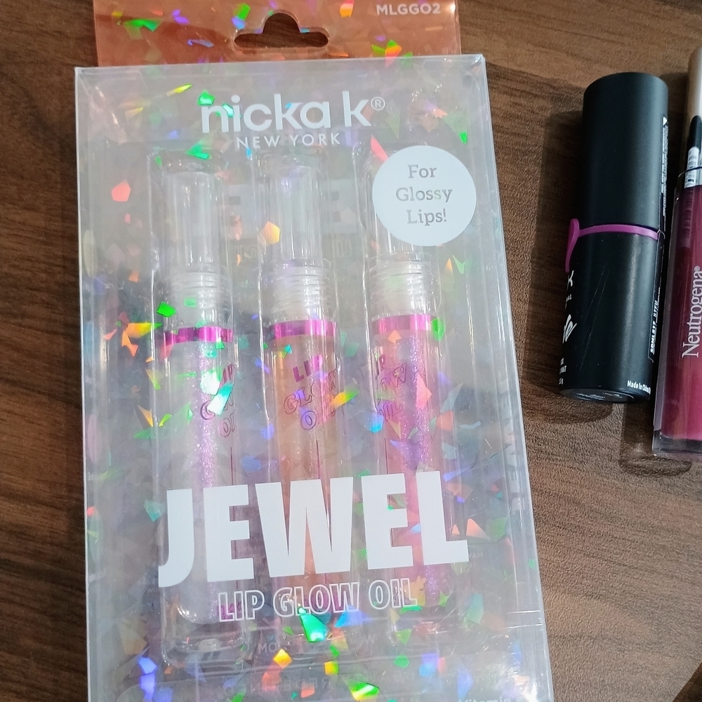 Makeup Bundle With Make Up Brushes - Picture 3 of 8